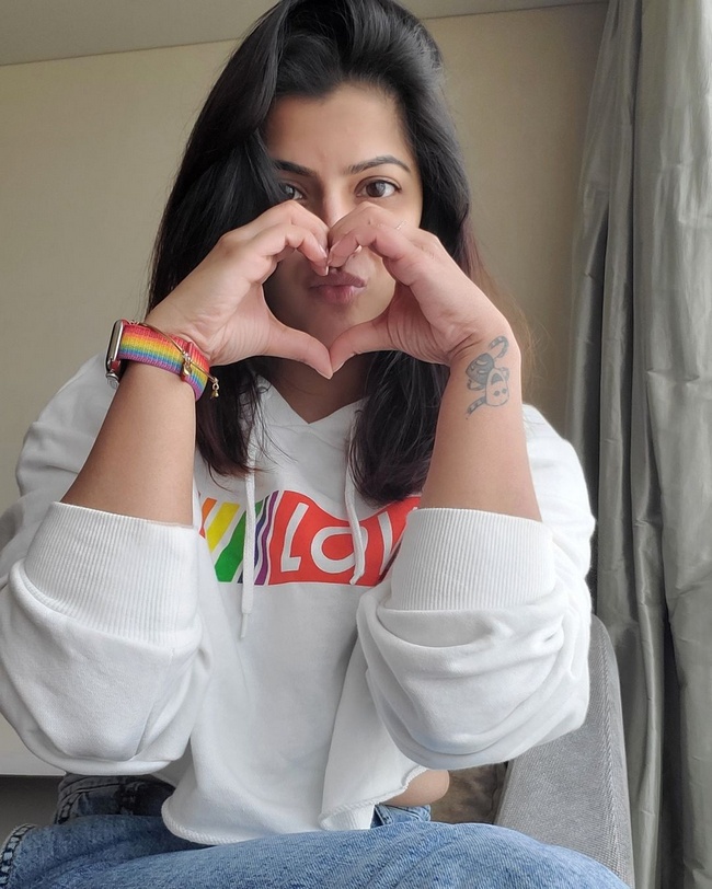 Actress Varalaxmi Sarathkumar New Instagram Pics